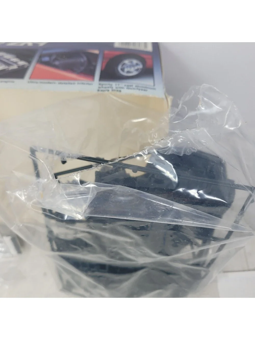 AMT Ertl Chevrolet Corvette ZR-1 1989 Model Kit 6073 1/25 Scale Open Box